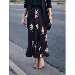 H&M Pleated Floral Print Midi/Maxi Skirt Size 6 Elastic Waist Burgundy